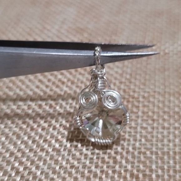 Yellow Labradorite Eye Wrapped in Sterling Pendant - Picture 5 of 14